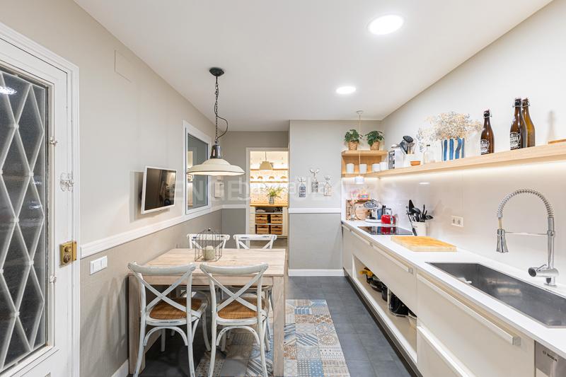 Foto ffcc543b-cc5e-467f-a9a6-db290ec59087. Apartamento elegante piso reformado en la plaza molina en Barcelona