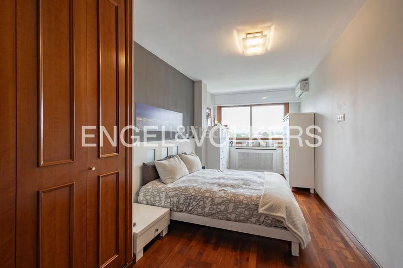 Foto 4670300e-522a-416e-a8e7-d9eed403ed98. Apartament amb calefacció aparcament piscina a Eixample Sant Joan Despí