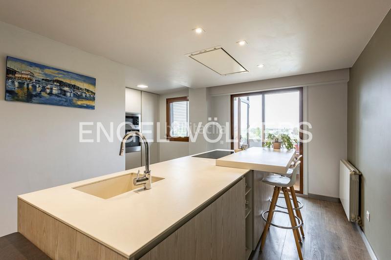 Foto 9a3a0df2-622b-4b65-9c13-81122fa7a65a. Apartament amb calefacció aparcament piscina a Eixample Sant Joan Despí