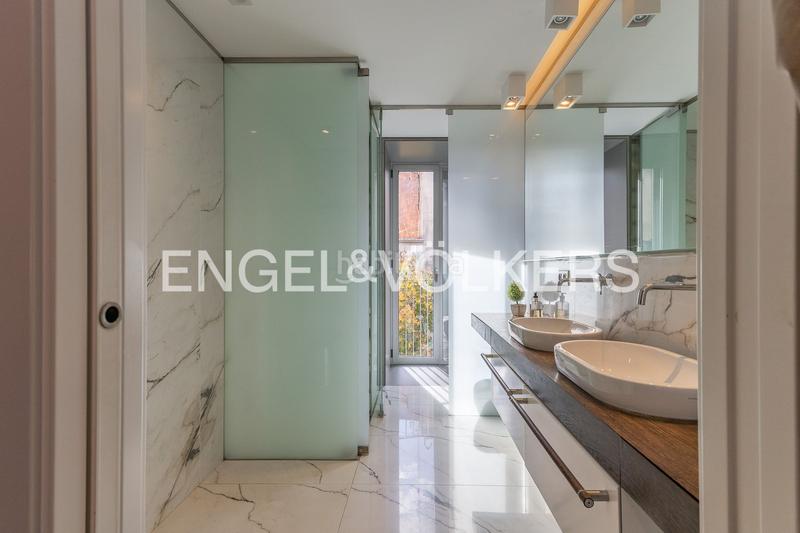 Foto 25e0555f-dc5a-4479-9d5b-33a0b01c3328. Casa con riscaldamento parcheggio piscina in Ca n'Aurell Terrassa