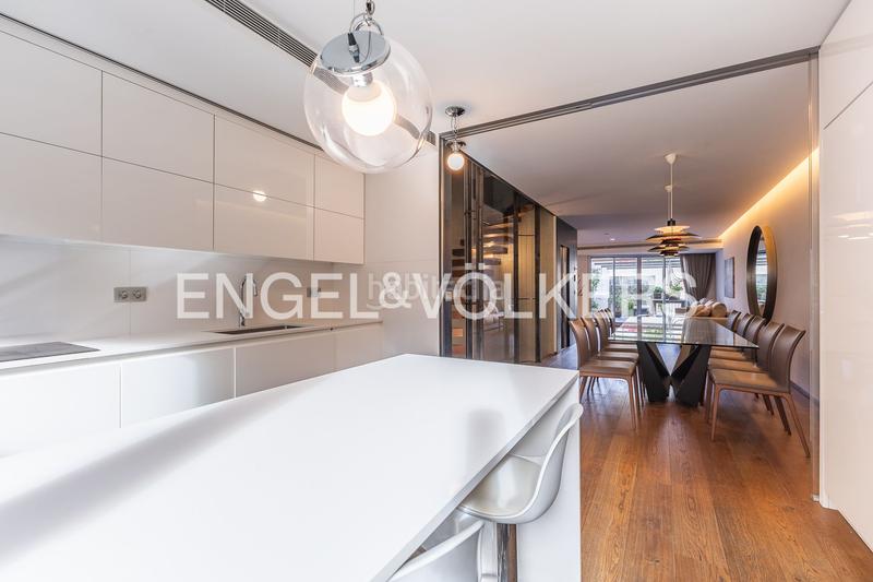 Foto b50cd58d-f2d2-49ac-ace5-614a1bad5f2b. Casa con riscaldamento parcheggio piscina in Ca n'Aurell Terrassa