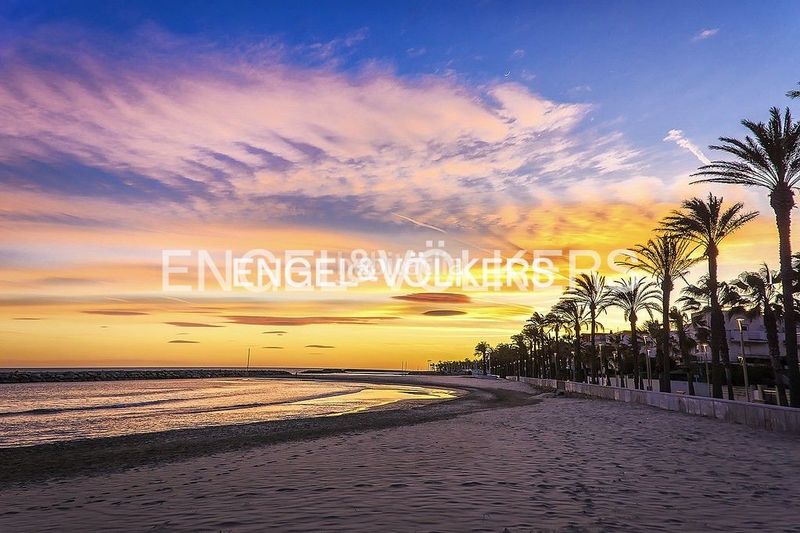 Foto d0c5bc04-2f75-4451-9999-9eb98400a976. Pis amb calefacció aparcament piscina a Les Salines-Pla de Sant Pere Cubelles