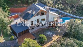 Casa en Bigues i Riells del Fai. Chalet independiente con espectaculares vistas panorámicas en bi