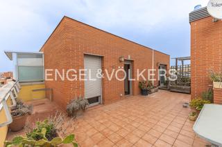 Dúplex a Mercat. Espectacular dúplex en rubí, un refugio urbano con espacios que