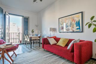 Location Appartement à St. Pere - Sta. Caterina - El Born. Práctico piso en eixample.