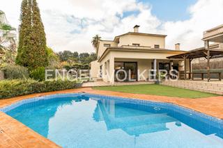 Haus in Olèrdola. Espectacular casa de diseño con piscina a 5 minutos de vilafranc