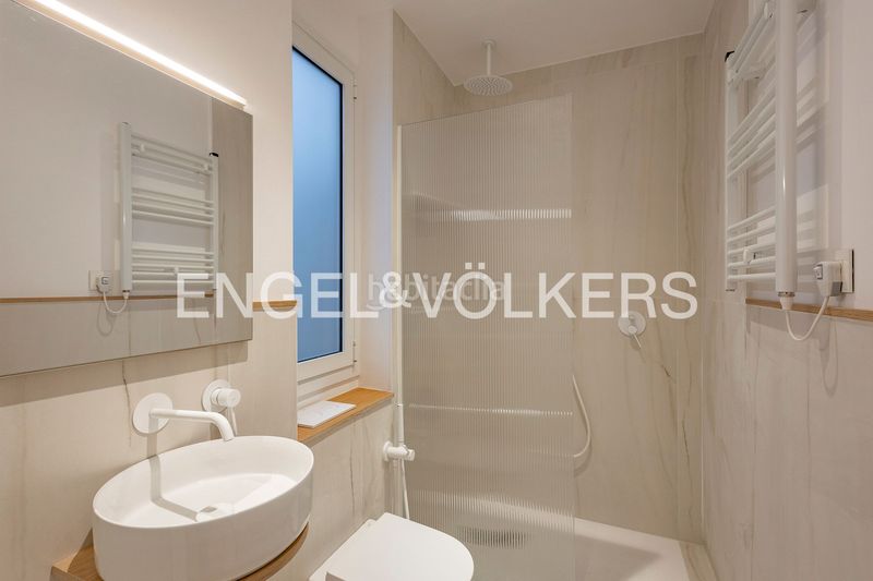 Foto 3c8a1c40-55fc-47a9-975b-2d4fcd9218e1. Pis amb calefacció a Dreta de l´Eixample Barcelona