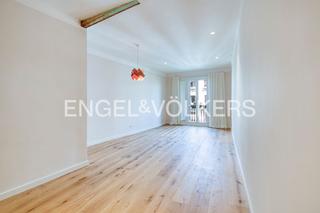 Apartament a Dreta de l´Eixample. Encantador piso luminoso cerca de la casa de les punxes