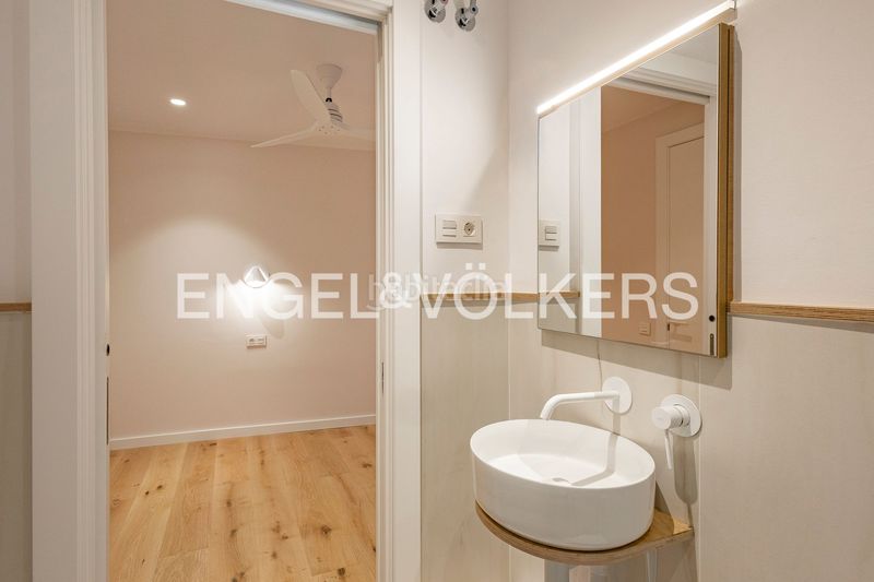 Foto d649deb9-71e6-4f13-a73a-8e09b923773d. Pis amb calefacció a Dreta de l´Eixample Barcelona