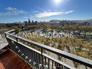 Apartament a St. Pere - Sta. Caterina - El Born. Piso alto con terraza y vistas despejadas