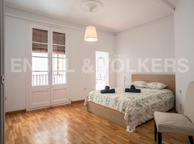 Foto b4d47e36-ed3c-4acf-88a0-34f289cb1171. Lloguer apartament amb calefacció a Gòtic Barcelona