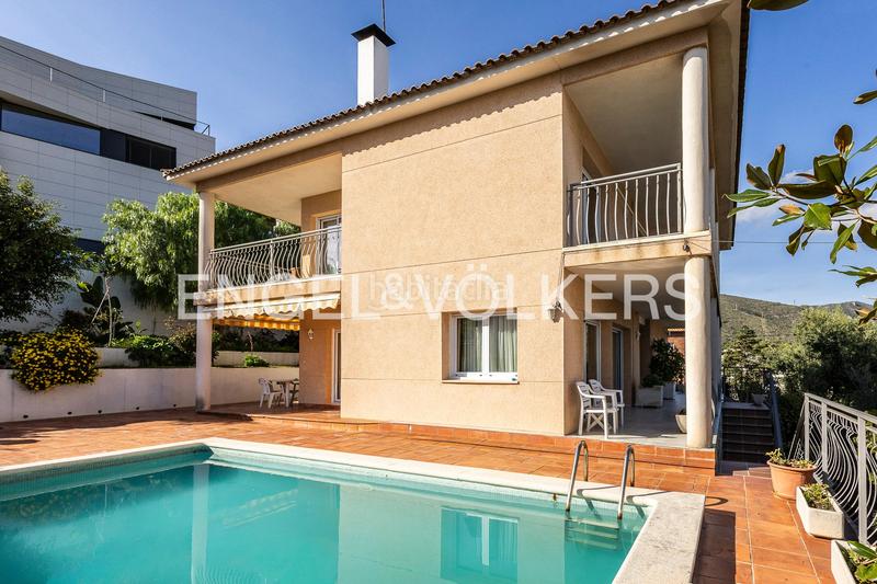 Foto 020b8c56-d8fb-43c8-9c08-880e89662176. Casa amb calefacció aparcament piscina a Montmar Castelldefels