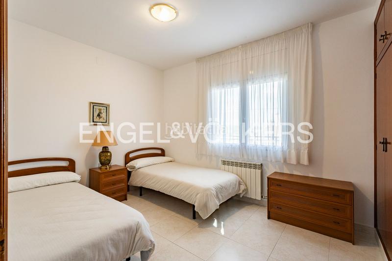 Foto 04840c54-fe6b-46c7-b55c-ad0d66d00cda. Casa amb calefacció aparcament piscina a Montmar Castelldefels