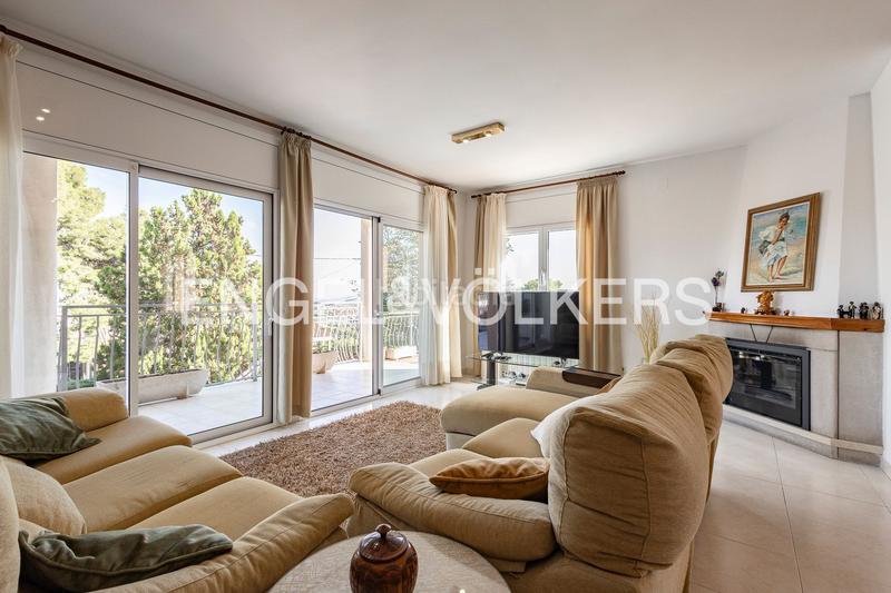 Foto 0df6e3e1-74c6-4700-9828-1516db9e7e40. Casa amb calefacció aparcament piscina a Montmar Castelldefels