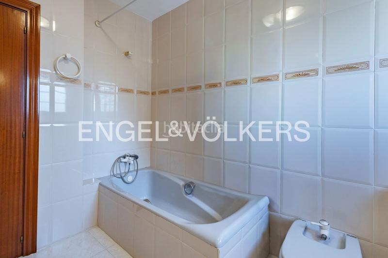 Foto 4ccacb17-98ad-438a-968f-8a0de36878b4. Casa amb calefacció aparcament piscina a Montmar Castelldefels