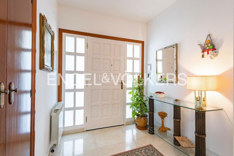 Foto 60ef2725-f8b3-4ea8-87af-9f21e8629812. Casa amb calefacció aparcament piscina a Montmar Castelldefels