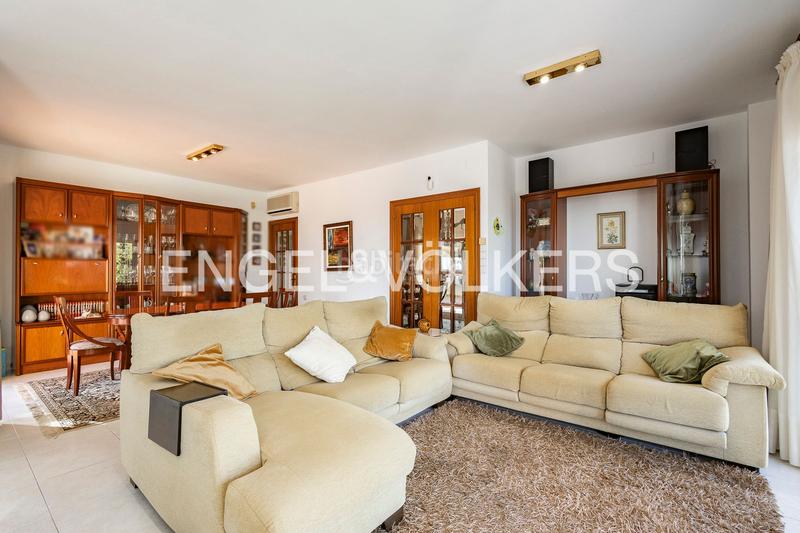 Foto 662e816a-9bc0-41a0-8f87-20e18a1ae70a. Casa amb calefacció aparcament piscina a Montmar Castelldefels