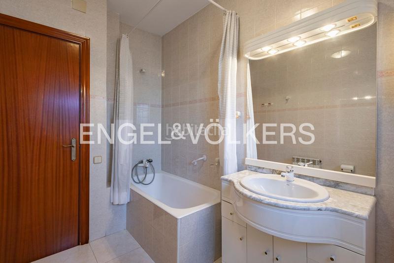 Foto 8630060d-0093-4493-8b3e-dd251db13bb5. Casa amb calefacció aparcament piscina a Montmar Castelldefels