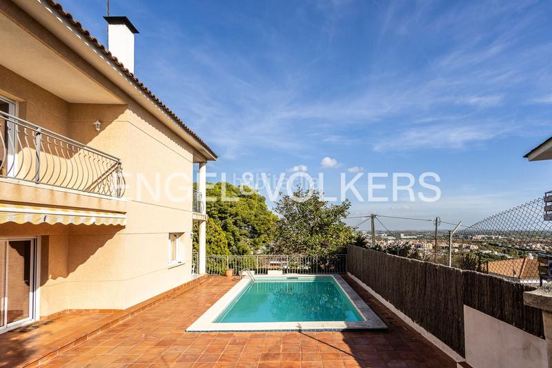 Foto 9ec6a773-2403-4a21-8759-92f654f1ac94. Casa amb calefacció aparcament piscina a Montmar Castelldefels