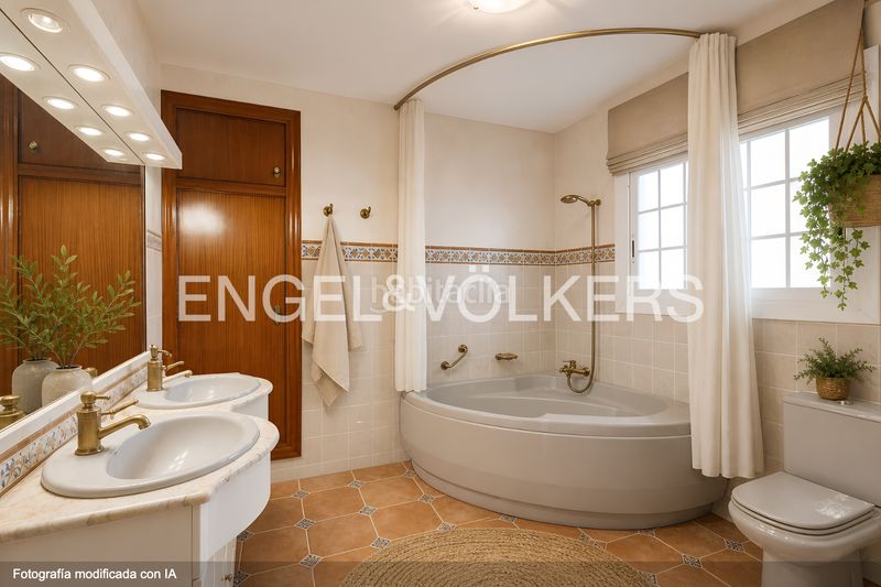 Foto a0ea696a-a576-4c63-8179-7fdd871c7992. Casa amb calefacció aparcament piscina a Montmar Castelldefels