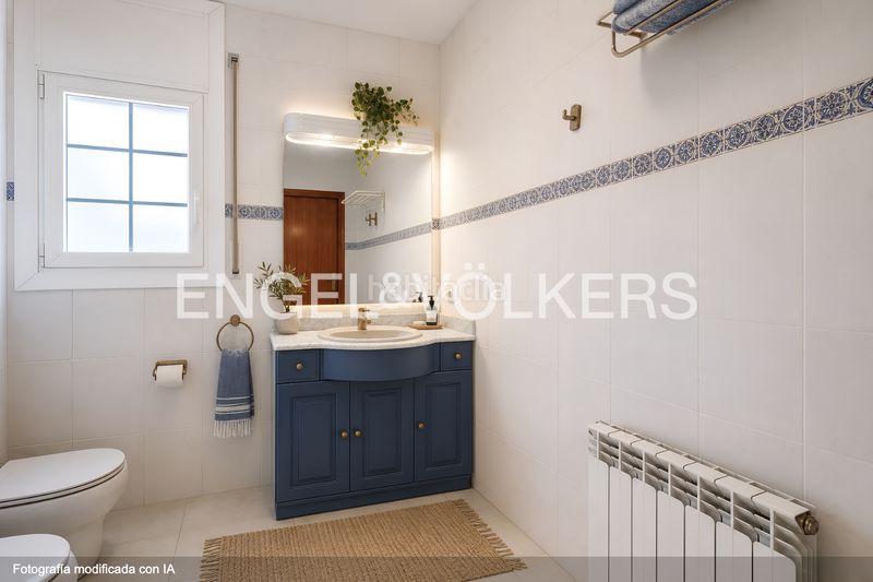 Foto c3234dda-8189-40e0-afcb-0ad812d4545c. Casa amb calefacció aparcament piscina a Montmar Castelldefels