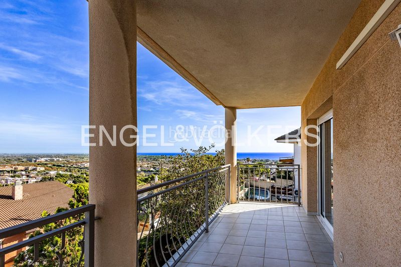 Foto da7b0a11-0fac-4757-bbb2-d2b0b9a2e056. Casa amb calefacció aparcament piscina a Montmar Castelldefels