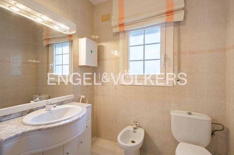 Foto de490c86-ff53-41f5-b3fb-4f9872b94497. Casa amb calefacció aparcament piscina a Montmar Castelldefels