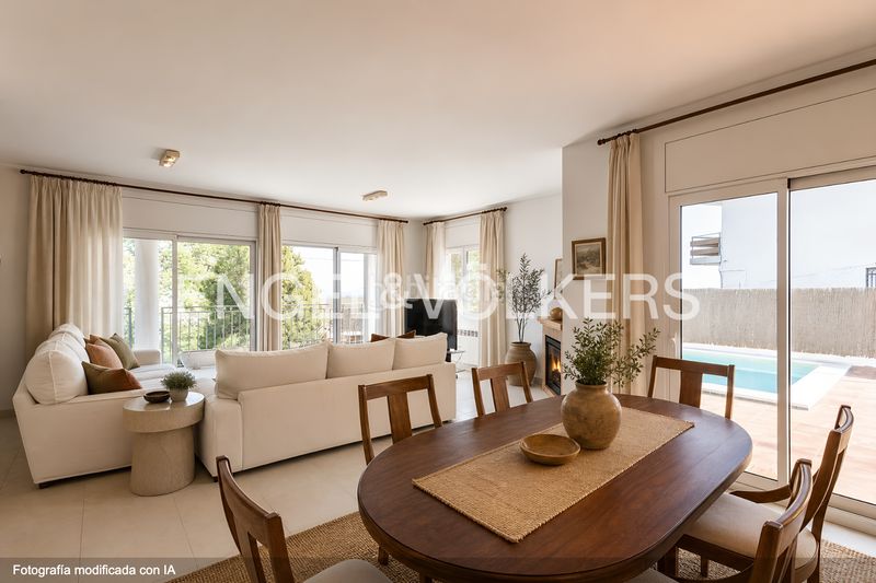 Foto e5d10804-d396-4e55-a75e-07390ec5f45d. Casa amb calefacció aparcament piscina a Montmar Castelldefels