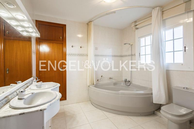 Foto ef36f391-f7a5-4c15-8a86-6317765f9247. Casa amb calefacció aparcament piscina a Montmar Castelldefels