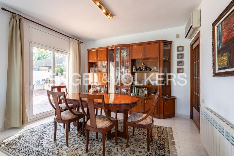 Foto ff754b46-dfb9-4da2-9456-0da9ce4b586e. Casa amb calefacció aparcament piscina a Montmar Castelldefels