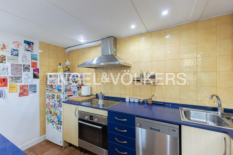 Foto f6b6a0cd-a993-493b-a279-39d6de9f4b8b. Apartamento loft dúplex de diseño en Raval Barcelona