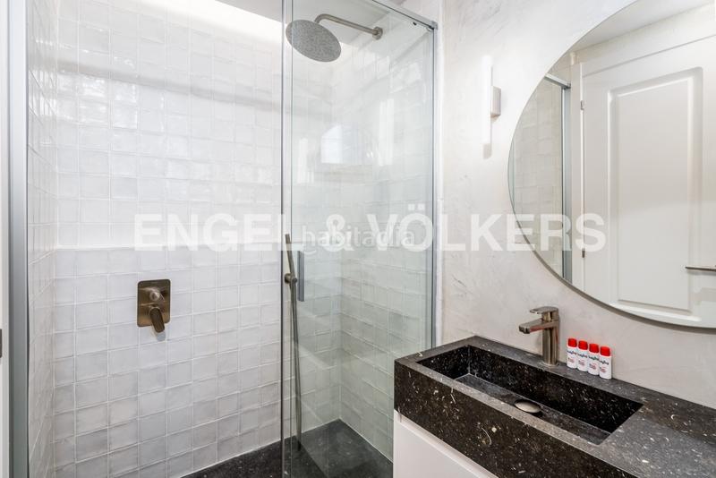 Foto 058d0b70-2df4-4fef-958b-8d08c015dda3. Alquiler apartamento piso temporal reformado en la rambla en Barcelona