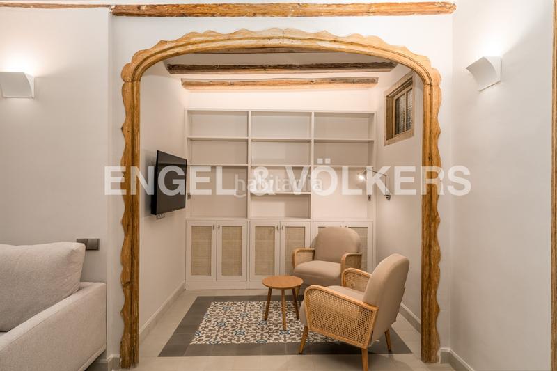 Foto 2f0b222d-68b7-46bd-ab41-cfb096468134. Alquiler apartamento piso temporal reformado en la rambla en Barcelona