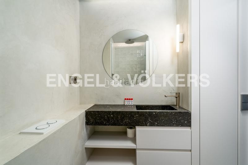Foto 569a4c5f-39f2-4f83-854c-4865bb83dc86. Alquiler apartamento piso temporal reformado en la rambla en Barcelona