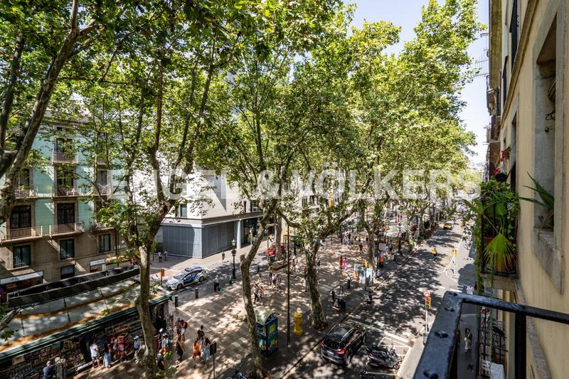 Foto 6bf3b4ad-9a7d-4035-b291-f13cdfeaa198. Alquiler apartamento piso temporal reformado en la rambla en Barcelona