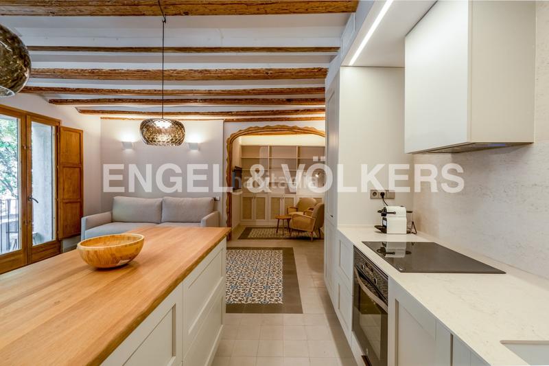 Foto 7ddf8e25-0024-482a-af5b-d3e30d3f90ce. Alquiler apartamento piso temporal reformado en la rambla en Barcelona