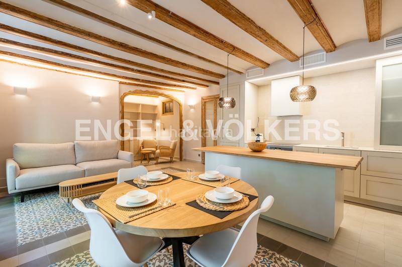 Foto b4758188-119e-443d-ae2e-21002037107b. Alquiler apartamento piso temporal reformado en la rambla en Barcelona