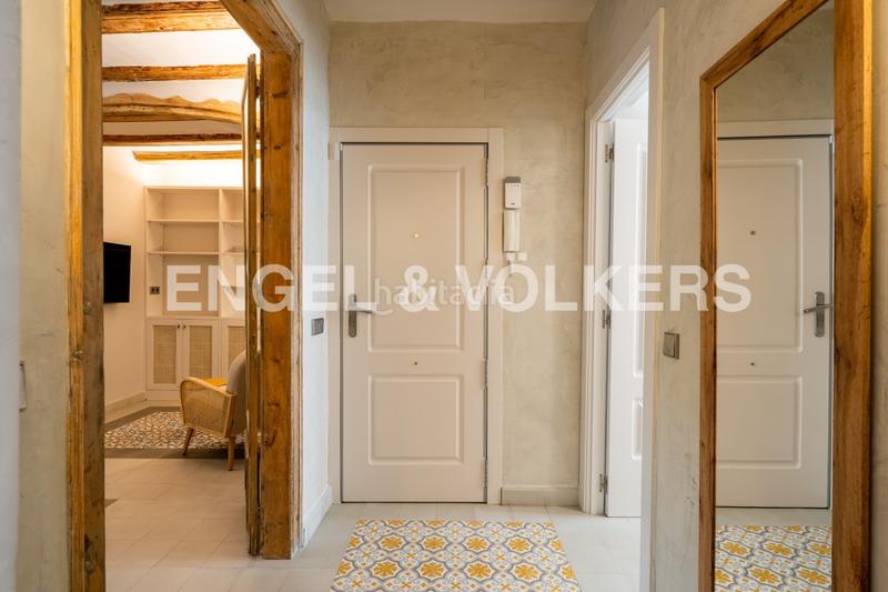 Foto ec940735-90b4-40ff-a06f-7c93f3a7a236. Alquiler apartamento piso temporal reformado en la rambla en Barcelona