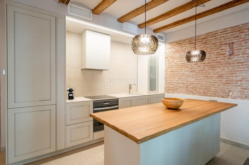 Foto fd7d9e24-5e64-4fd3-97c6-b8ec14a82609. Alquiler apartamento piso temporal reformado en la rambla en Barcelona