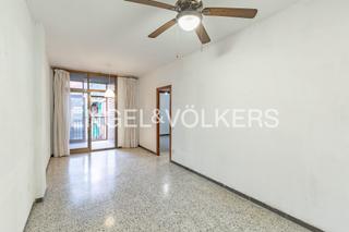 Appartement à Besòs - Maresme. Apartamento con potencial de reforma en rambla de prim, barcelon