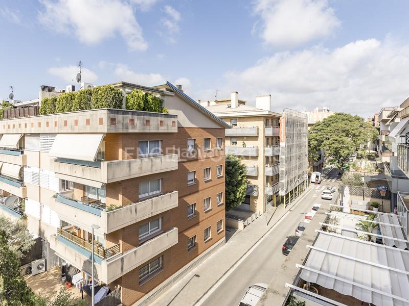 Foto dc422c77-cee4-475b-91e5-c4a6bc12295a. Alquiler ático moderno atico duplex en Centre Sant Just Desvern