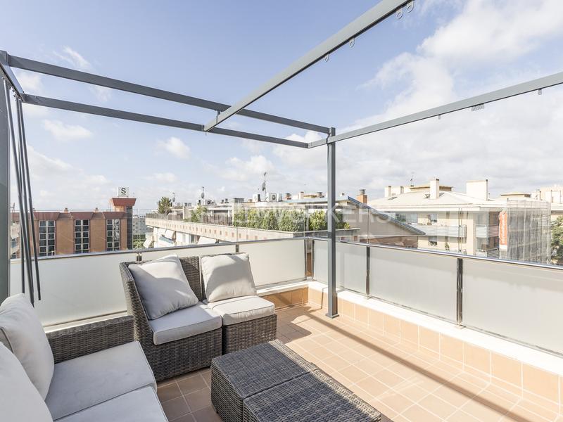 Foto 9f5b671e-0036-46f1-87c5-52ed82d04cfc. Lloguer àtic amb calefacció aparcament a Centre Sant Just Desvern