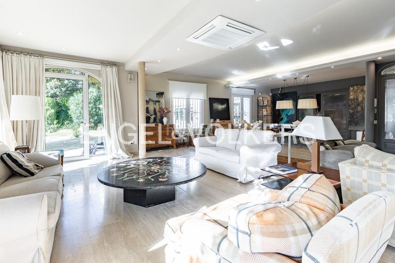 Foto 0d5002bd-4dc5-44d3-b707-2e5a5aacd4ab. Casa con riscaldamento parcheggio piscina in Califòrnia-Santa Madrona Masnou (El)