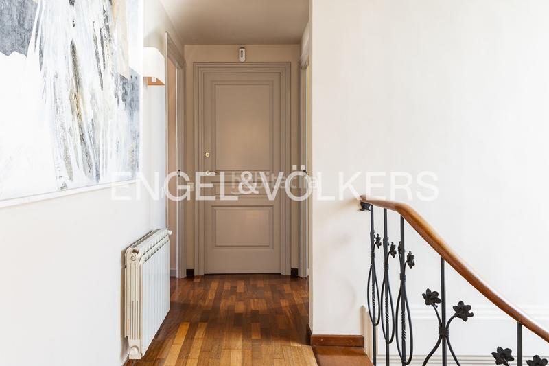 Foto 1558ae28-7681-4f21-8a1c-2e473df1ca1c. Casa con riscaldamento parcheggio piscina in Califòrnia-Santa Madrona Masnou (El)