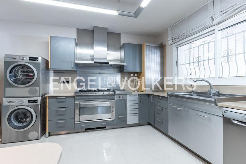 Foto fbdebb3e-04a1-4a25-82ee-e225c65bc741. Casa con riscaldamento parcheggio piscina in Califòrnia-Santa Madrona Masnou (El)