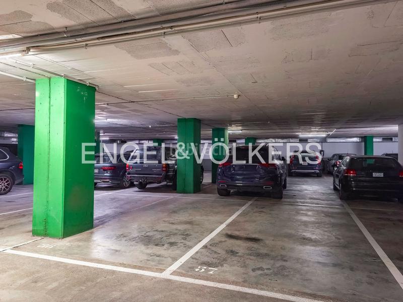 Foto 9f863daf-ecb1-4ef2-85a3-4a15055c452e. Affitto attico con riscaldamento parcheggio in Tres Torres Barcelona