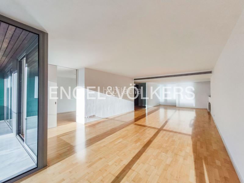 Foto 05176b0d-cfae-4a0d-bc98-5e9b33115607. Alquiler ático exclusiva vivienda de cinco dormitorios en can rabia en Barcelona