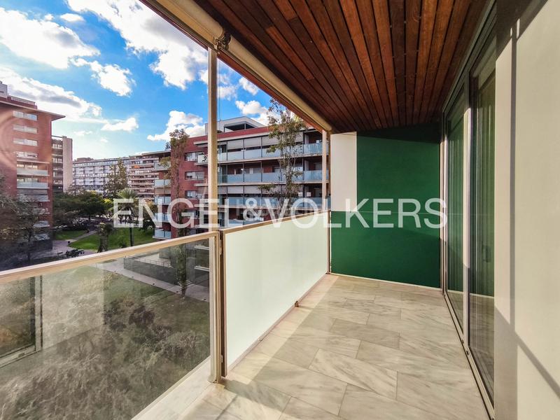 Foto 0da5c2be-d597-4ac9-a7dc-7ea6184f0ca5. Alquiler ático exclusiva vivienda de cinco dormitorios en can rabia en Barcelona