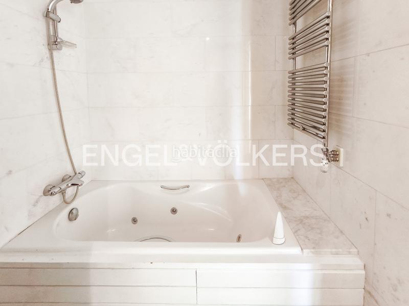 Foto 229fa989-a97d-4289-8186-65fb131d51e2. Alquiler ático exclusiva vivienda de cinco dormitorios en can rabia en Barcelona