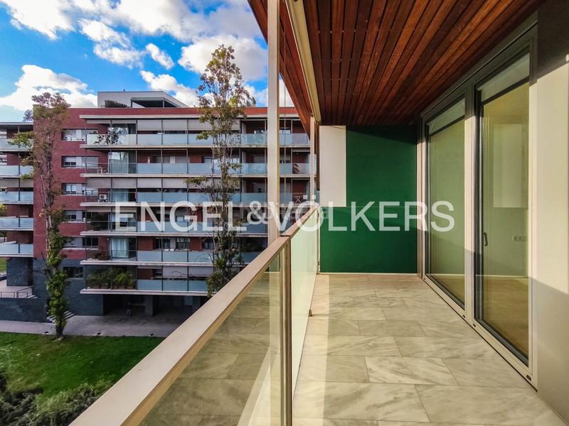 Foto 25266b4c-3d37-435f-8df0-4e5b463eb59c. Alquiler ático exclusiva vivienda de cinco dormitorios en can rabia en Barcelona